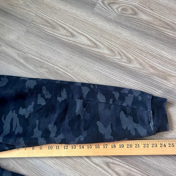 Lululemon Scuba Heritage black/gray Camo Sweatpants/Joggers - Picture 11 of 12